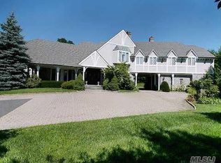 23 Hunt Ct, Glen Head, NY 11545