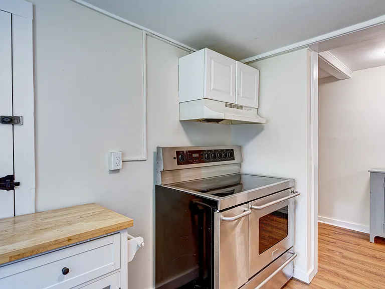 3780 Whitney Ave — Photo 6