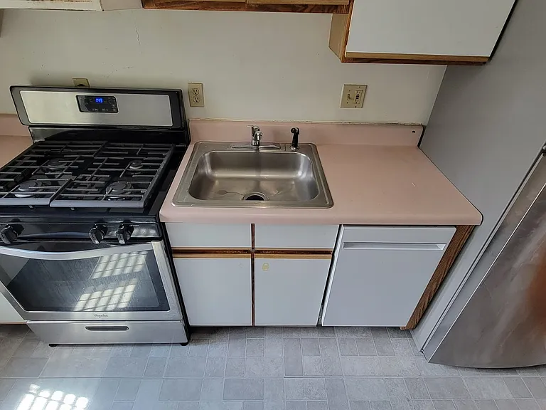 570 Whitney Ave #E1 — Photo 6