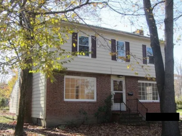 4290 Groveland Rd, University Heights, OH 44118