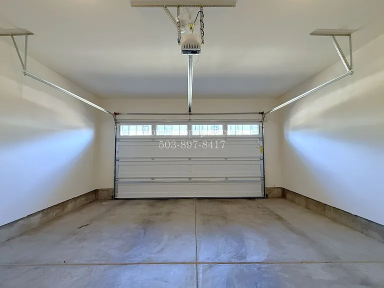 6527 SE Genrosa St — Photo 32