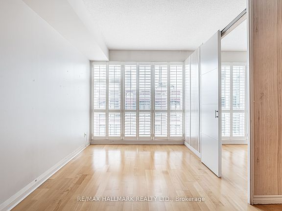 5th image of 220 Victoria St #701