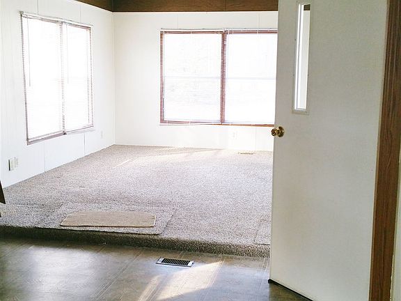 BIR028 Living room 2