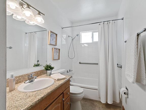 3rd image of 239 Begonia Boulevard