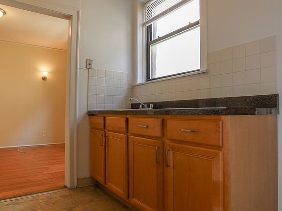 3rd image of 1627 W Lunt Ave APT 1B