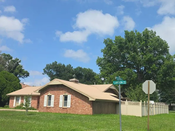 1022 S Larson Ave, Chanute, KS 66720