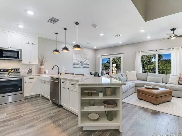 1228 ERVENDBERG AVE #304, New Braunfels, TX 78130