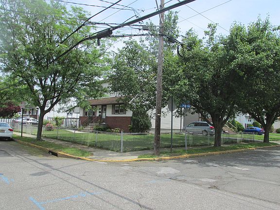 3rd image of 26 Massey St