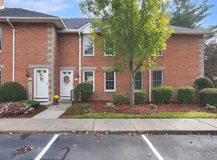17 Mansion Woods Dr #G, Agawam, MA 01001