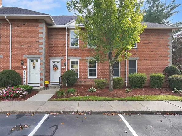 17 Mansion Woods Dr #G, Agawam, MA 01001