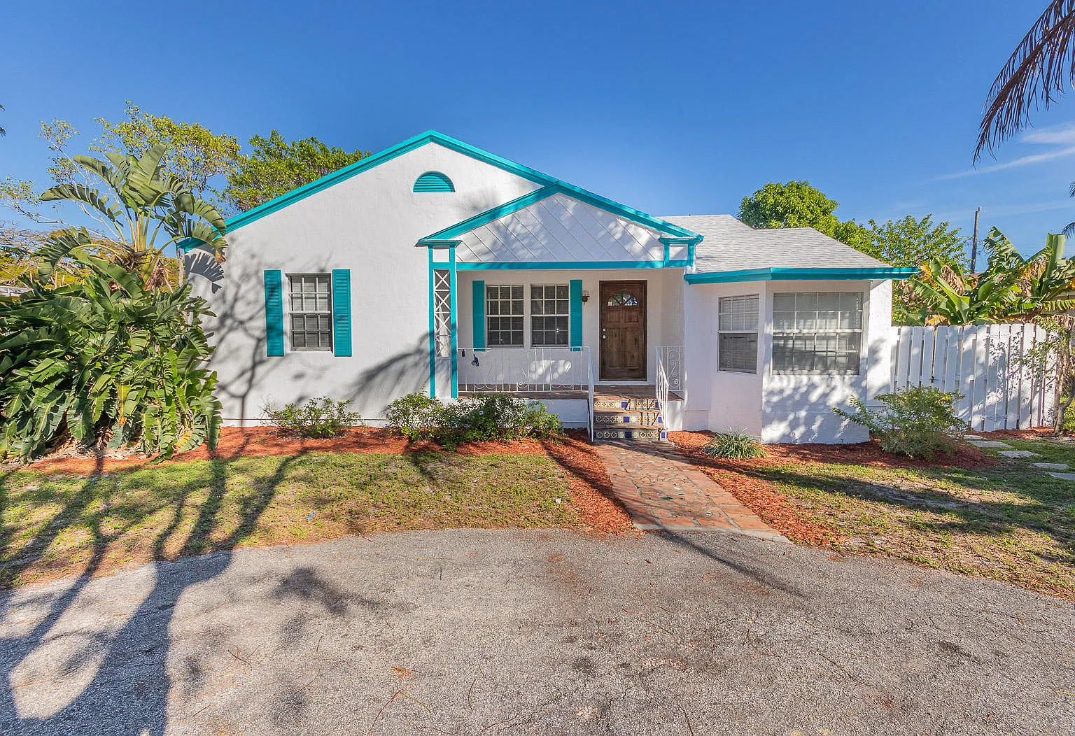 3 bed, 2.0 bath, 1000 sqft, $3,500 — Photo 1