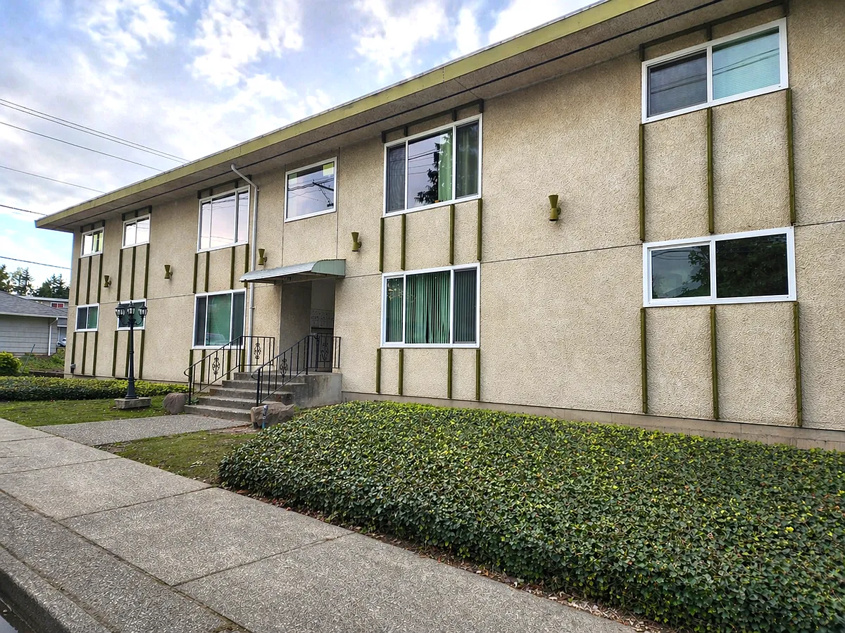 Building Photo - 3432 Hoyt Ave #6