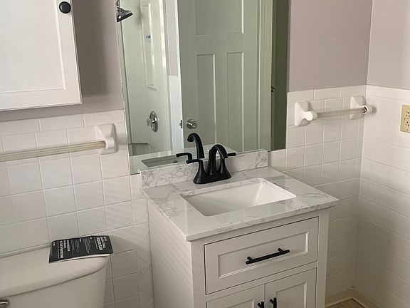 5th image of 445 W 10th St #445