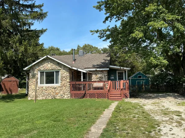 82248 45th Ave, Coloma, MI 49038