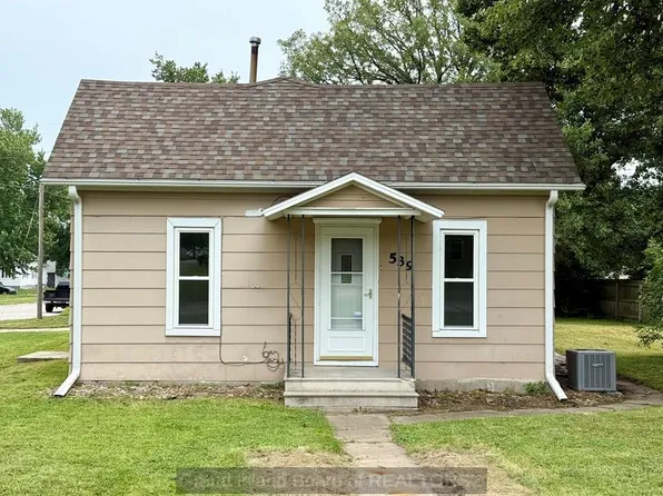 539 N 3rd St, Hampton, NE 68843