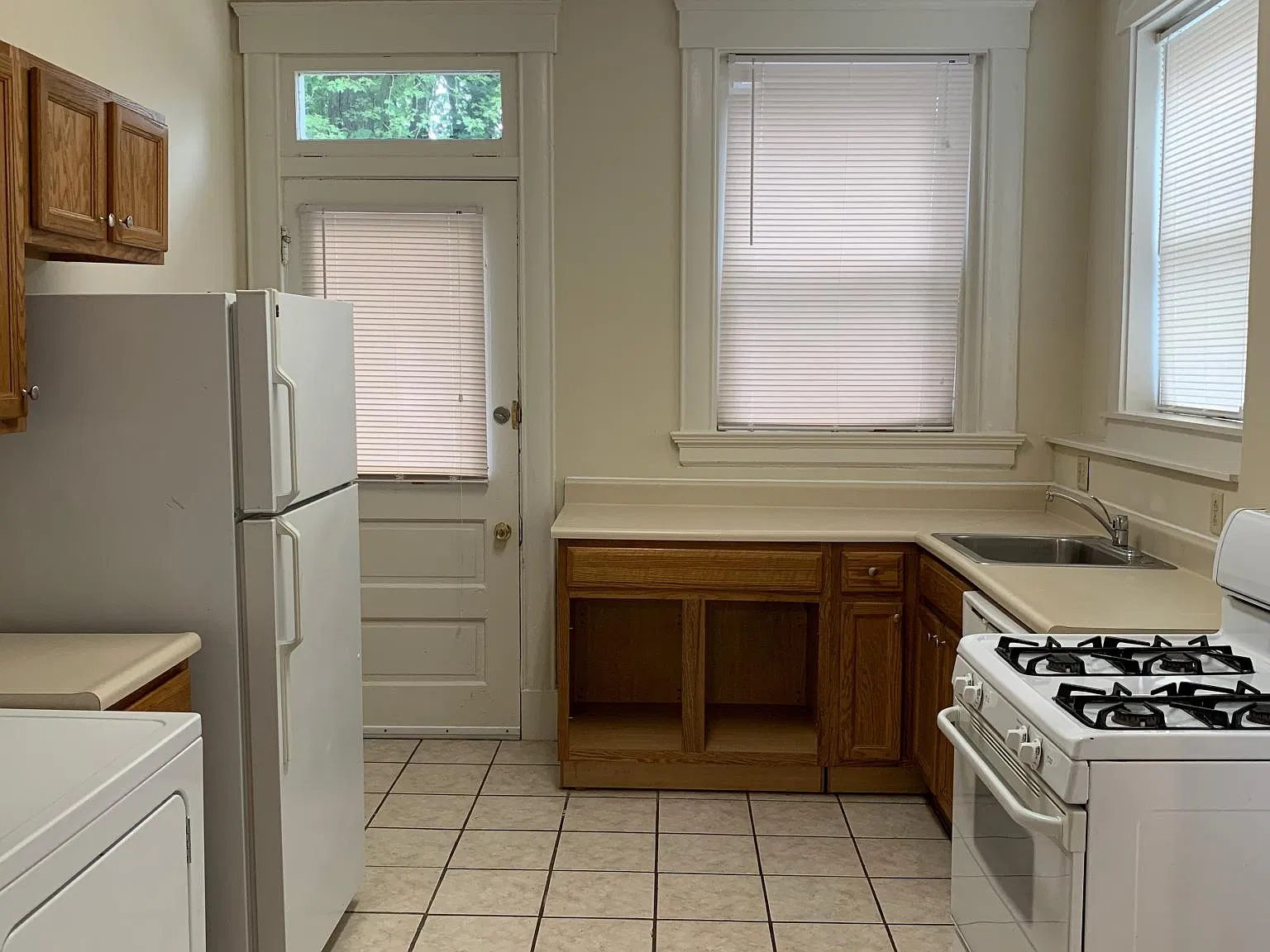 2 bed, $1,650 — Photo 2