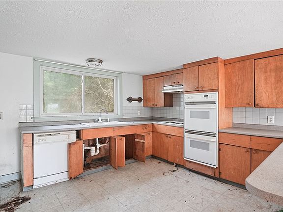 5th image of 33 Shaffer Rd