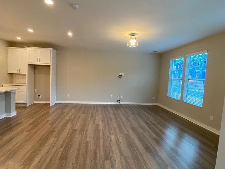 512 Main St — Photo 12