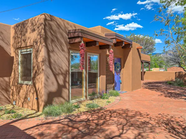 105 La Isla Ln, Corrales, NM 87048