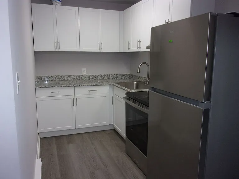1045 W Meadow Dr — Photo 11
