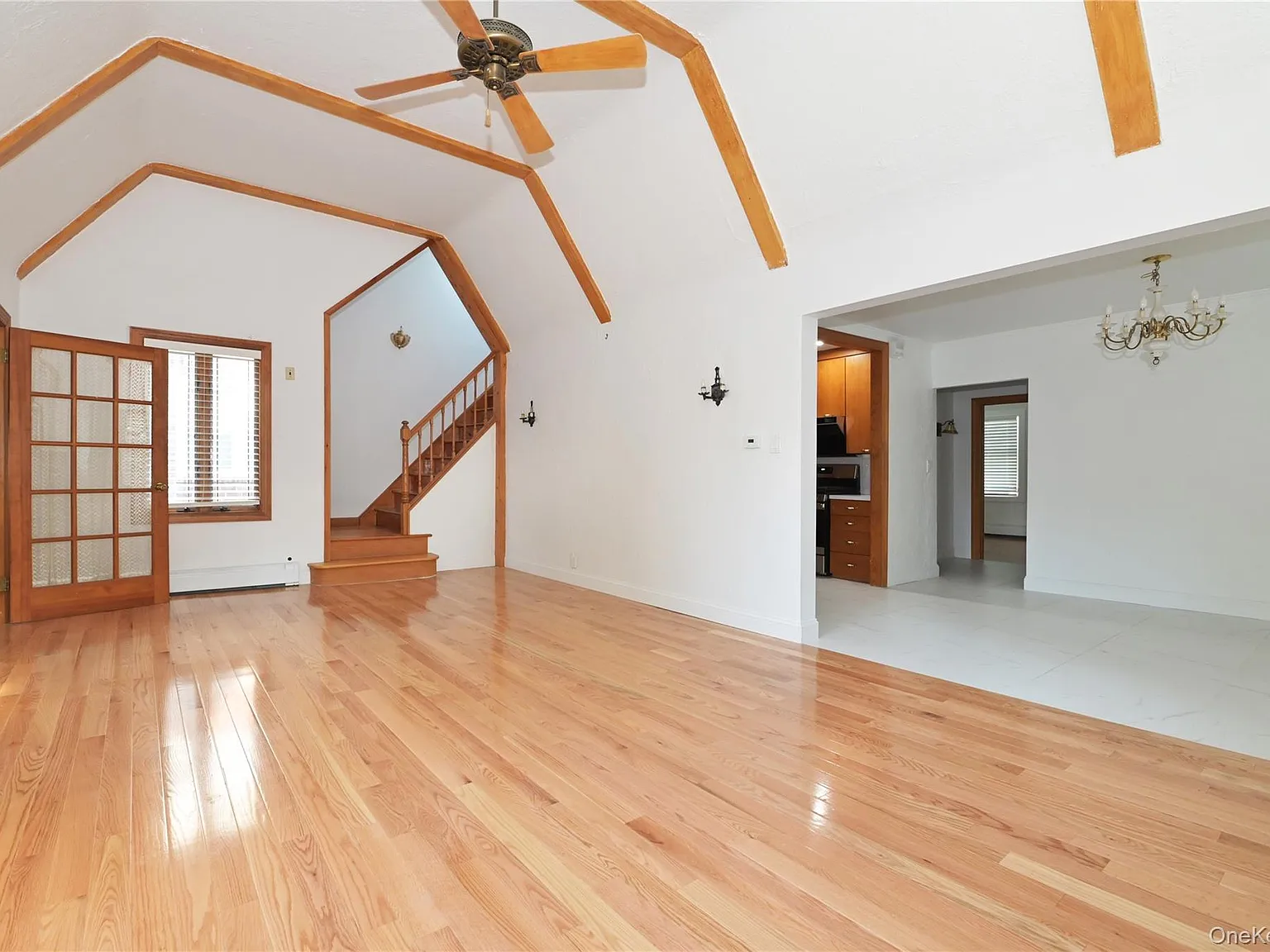 3 bed, 1216 sqft, $5,400 — Photo 2