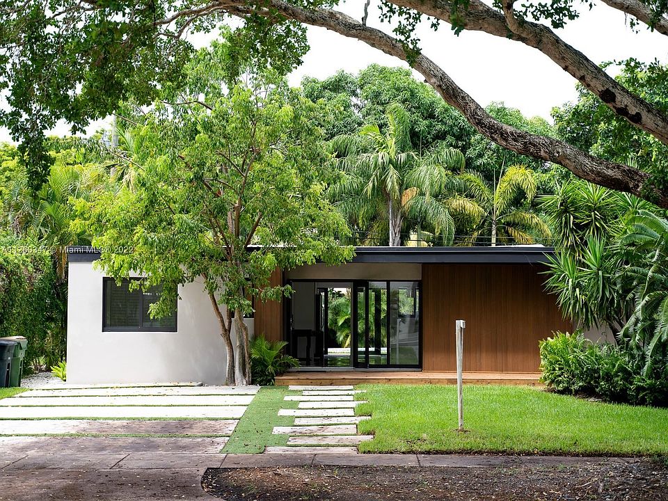 1st image of 1955 Alamanda Dr