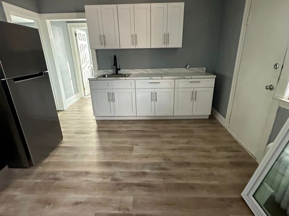165 Roosevelt St #1W