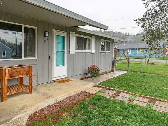 5th image of 797 NE Yamhill St