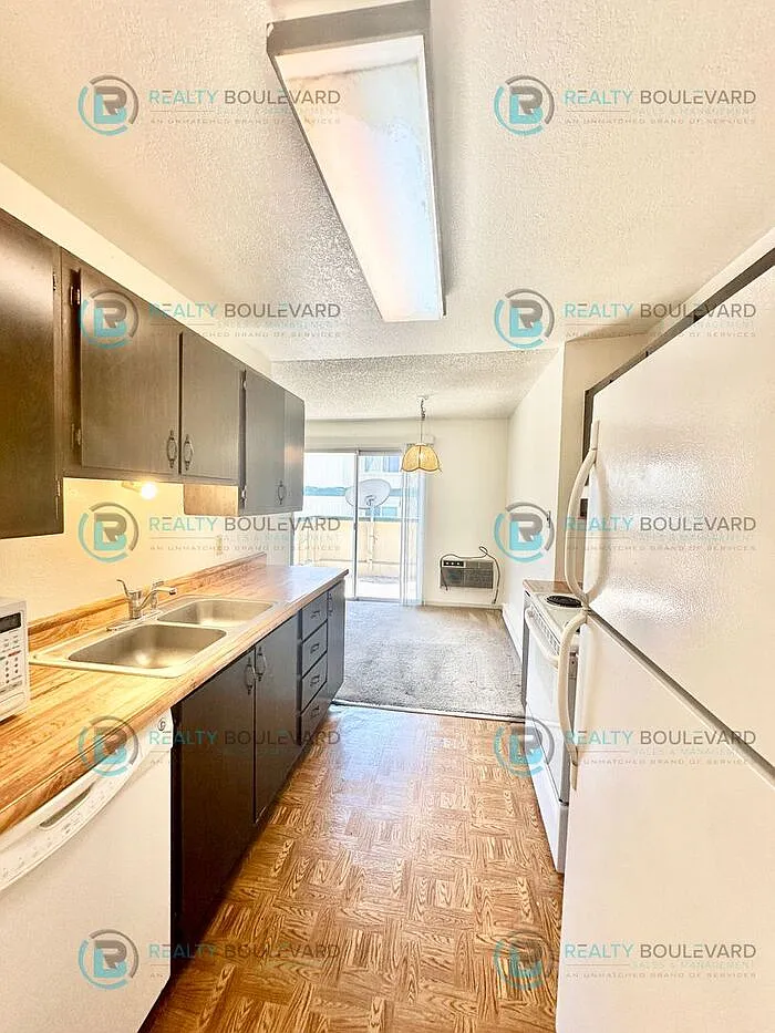 2 bed, 1.0 bath, 963 sqft, $1,609 — Photo 3
