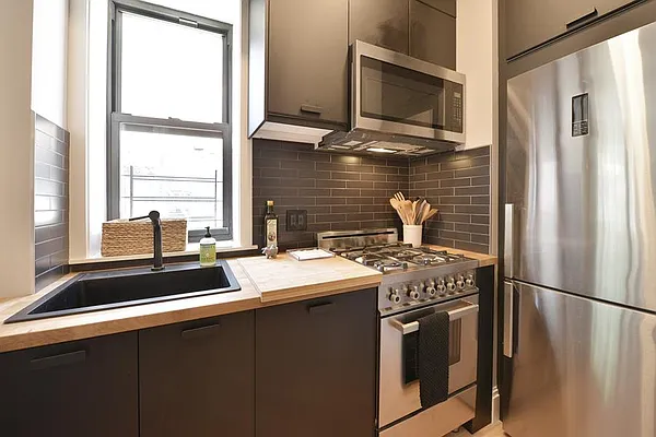 Rented by Domus Realty | media 8