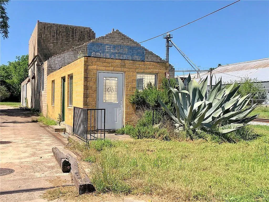 1 bed, 1.5 bath, 3300 sqft, $1,500 — Photo 1