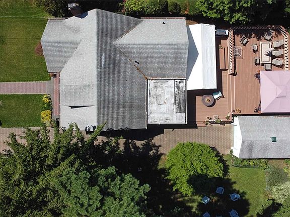 4th image of 720 Iris St