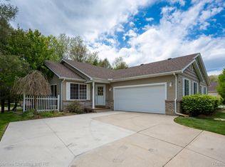8896 Redstone Dr, Pinckney, MI 48169