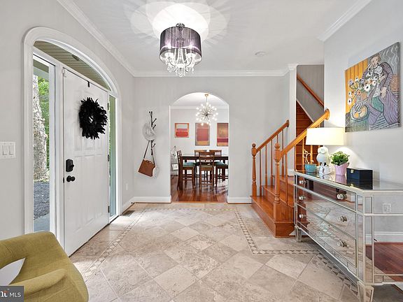 3rd image of 1012 Miller Cir