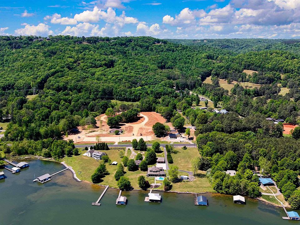 1st image of 407 Lake Dr