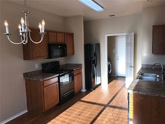 3rd image of 2150 Stonebrook Ln