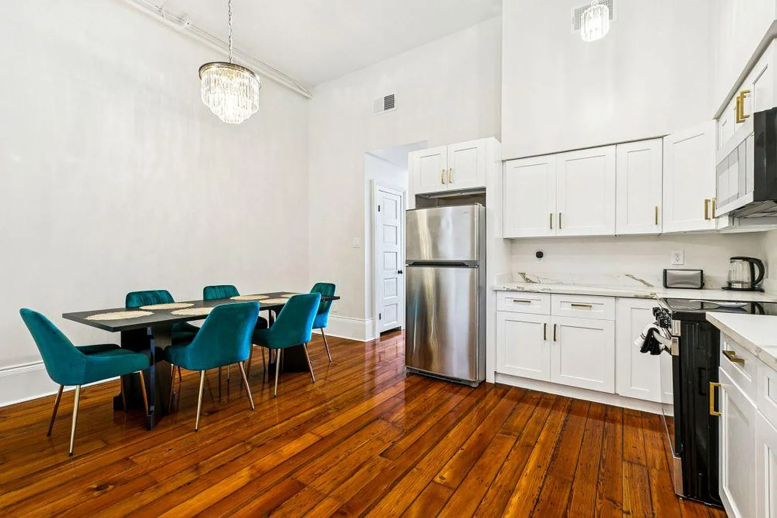 Studio, 1.0 bath, 699 sqft, $5,450 — Photo 3