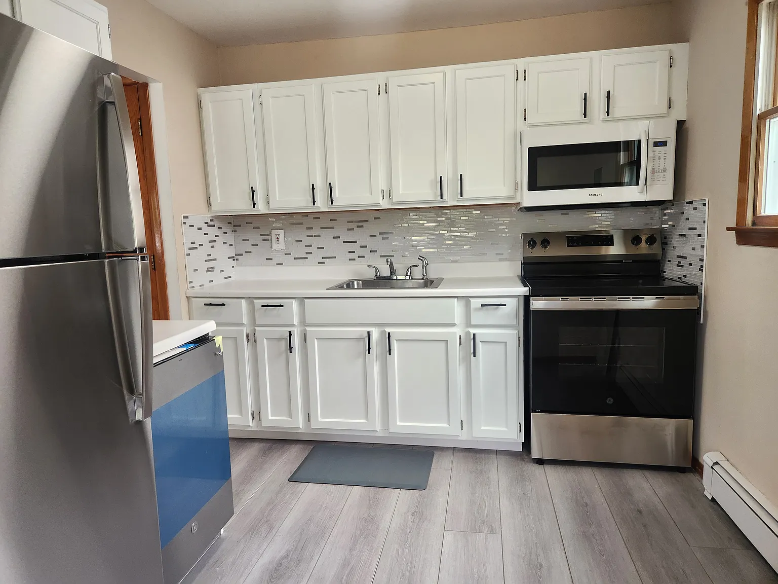 3 bed, $3,000 — Photo 2