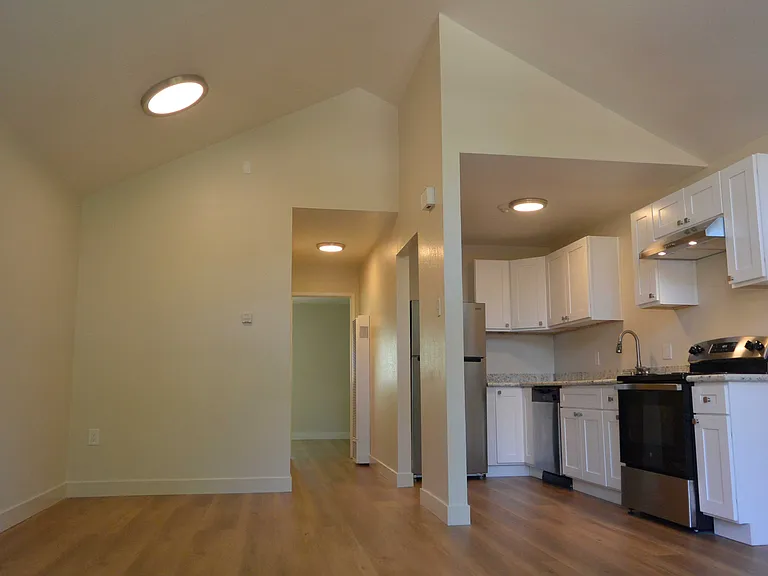 Pine Wild Apartments — Photo 5