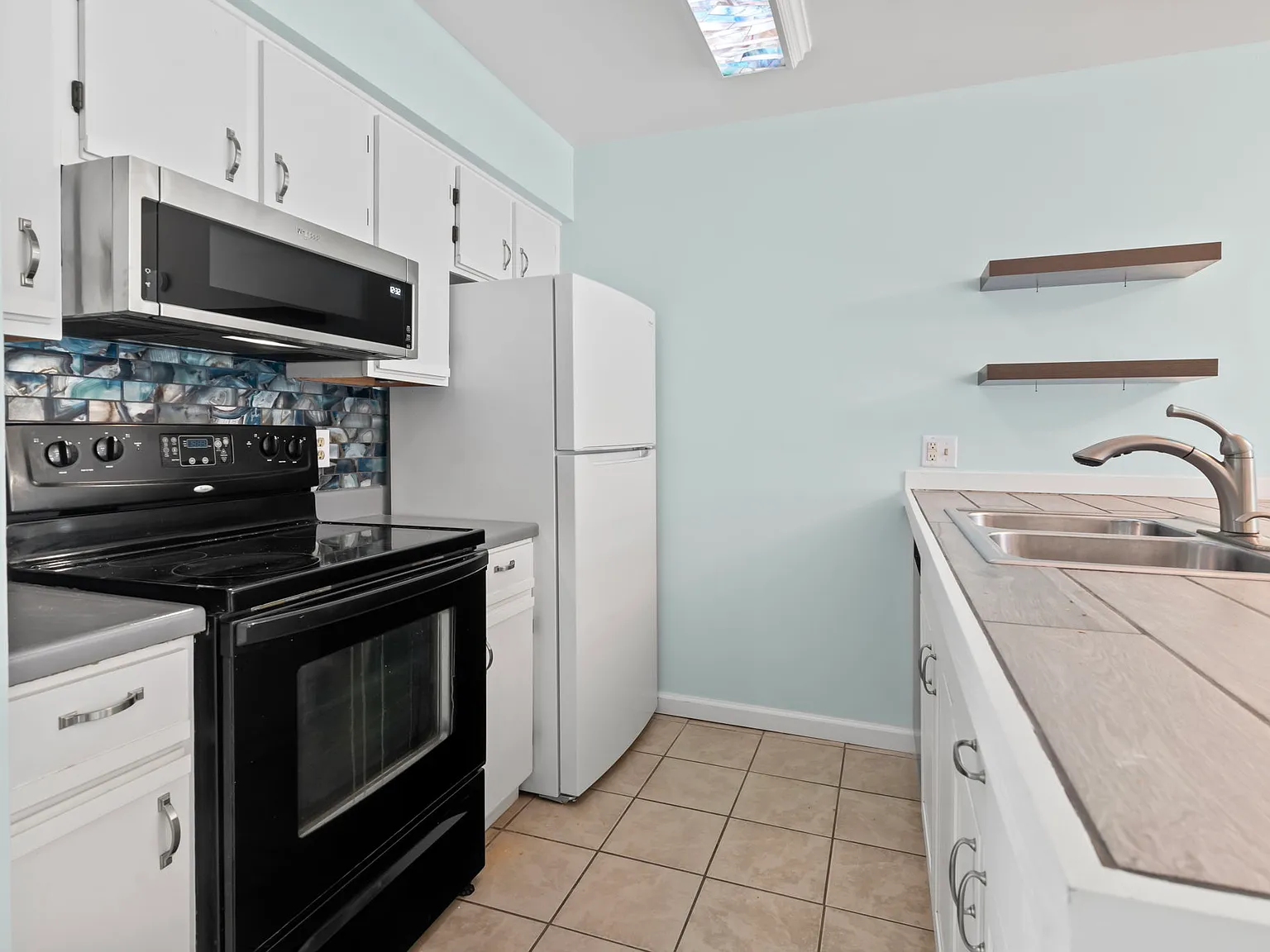 2 bed, 858 sqft, $1,550 — Photo 3