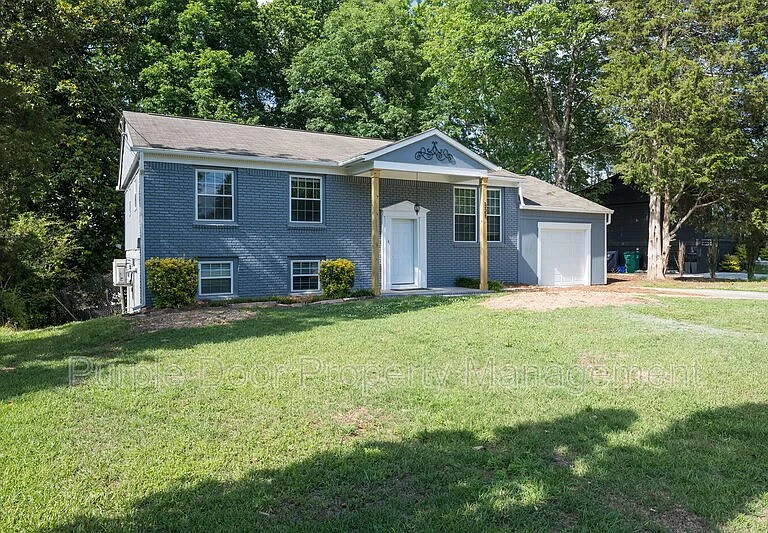 2369 Brenda Dr SE — Photo 2
