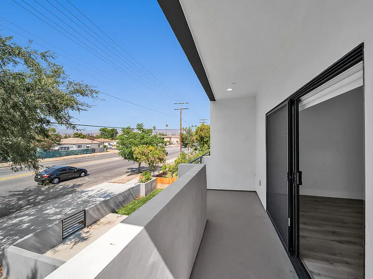 11516 Victory Blvd — Photo 29
