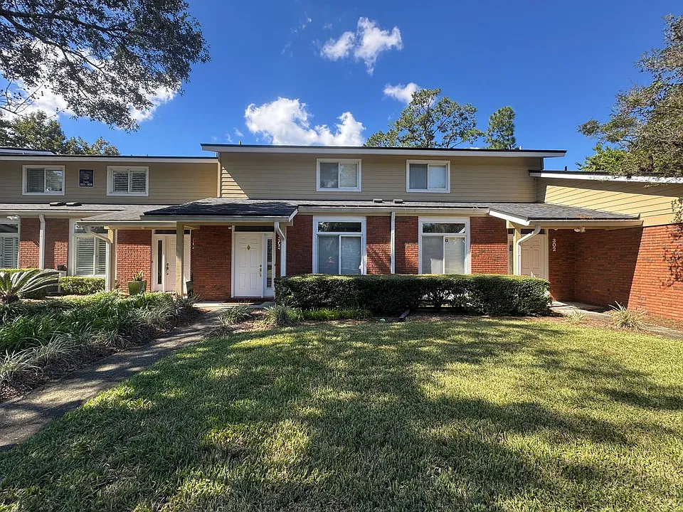 5400 Water Oak Ln #303