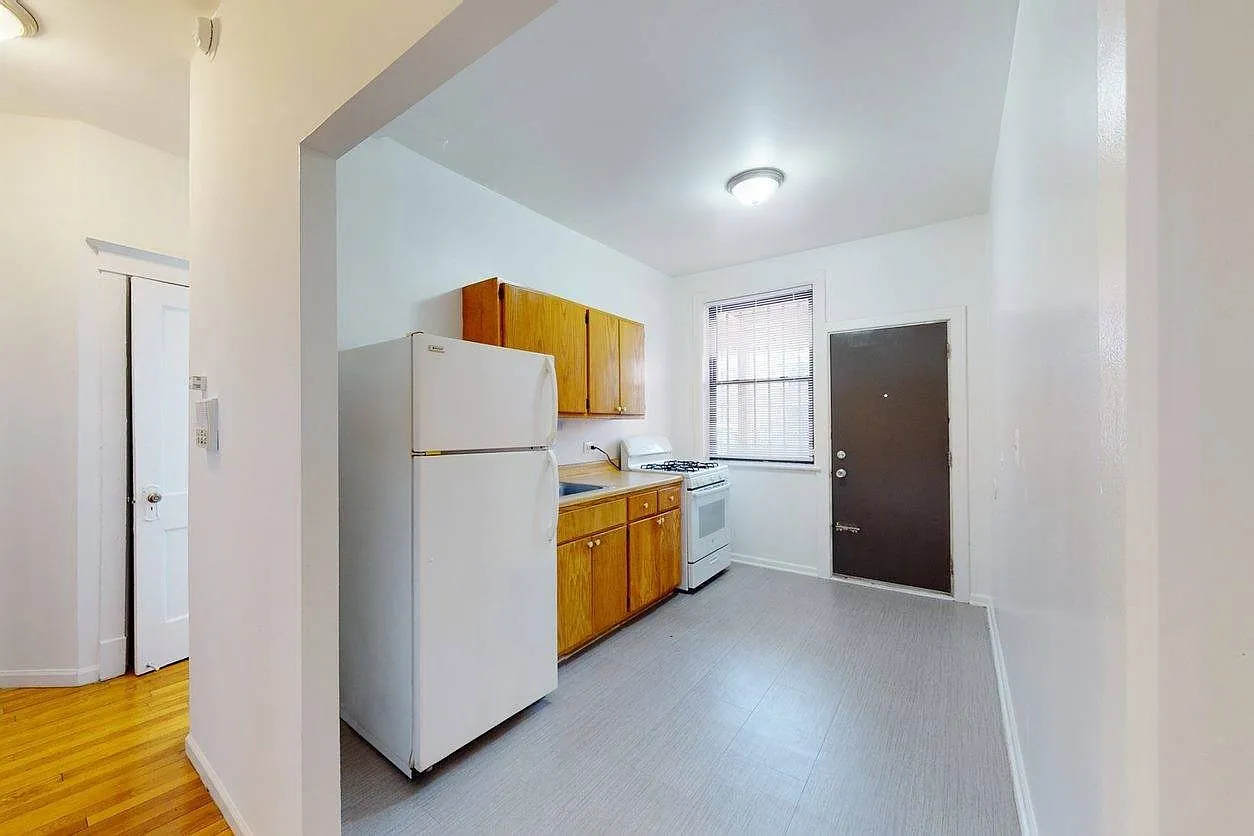 5416 S. Woodlawn Avenue — Photo 2