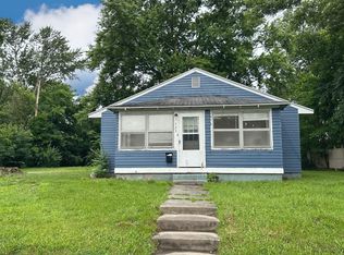 423 N Olive Rd, Flora, IL 62839