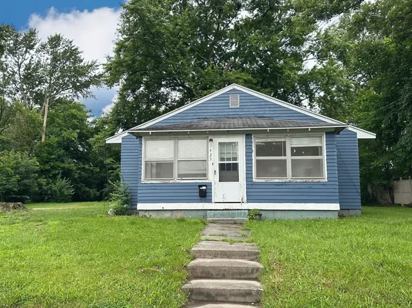 423 N Olive Rd, Flora, IL 62839