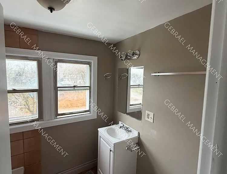 806 Alvord Ave — Photo 8