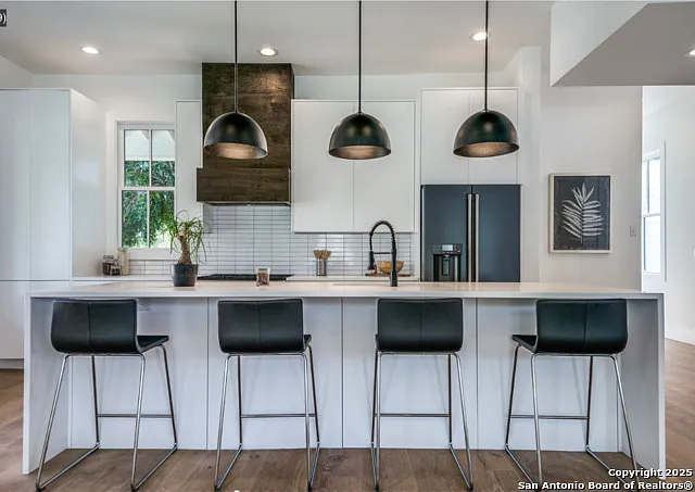 630 E Carson St — Photo 14