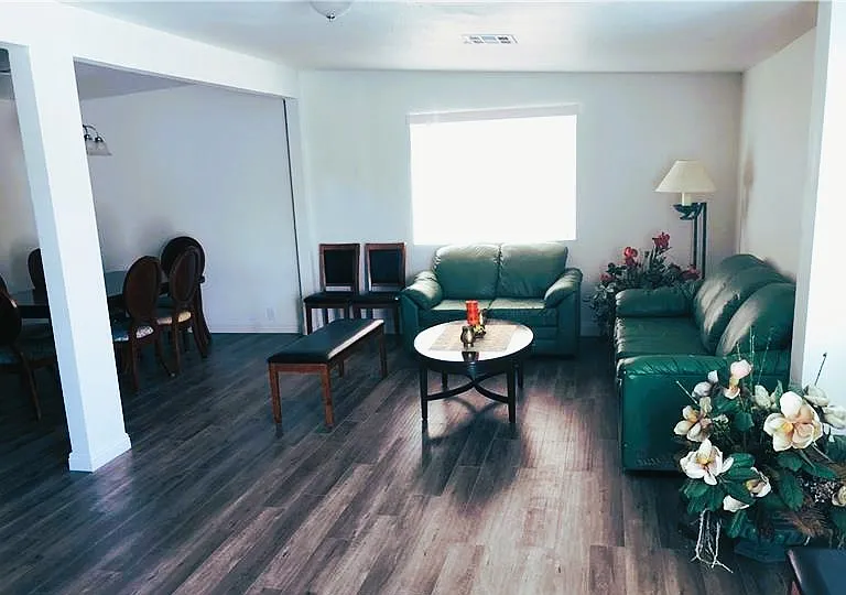 1518 El Segundo Ave — Photo 4