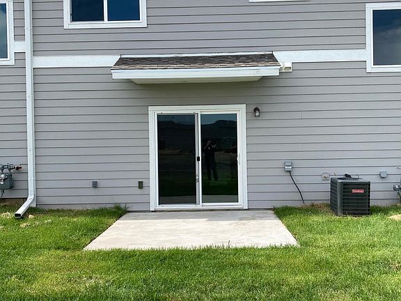 3rd image of 251 Greenwood Pl